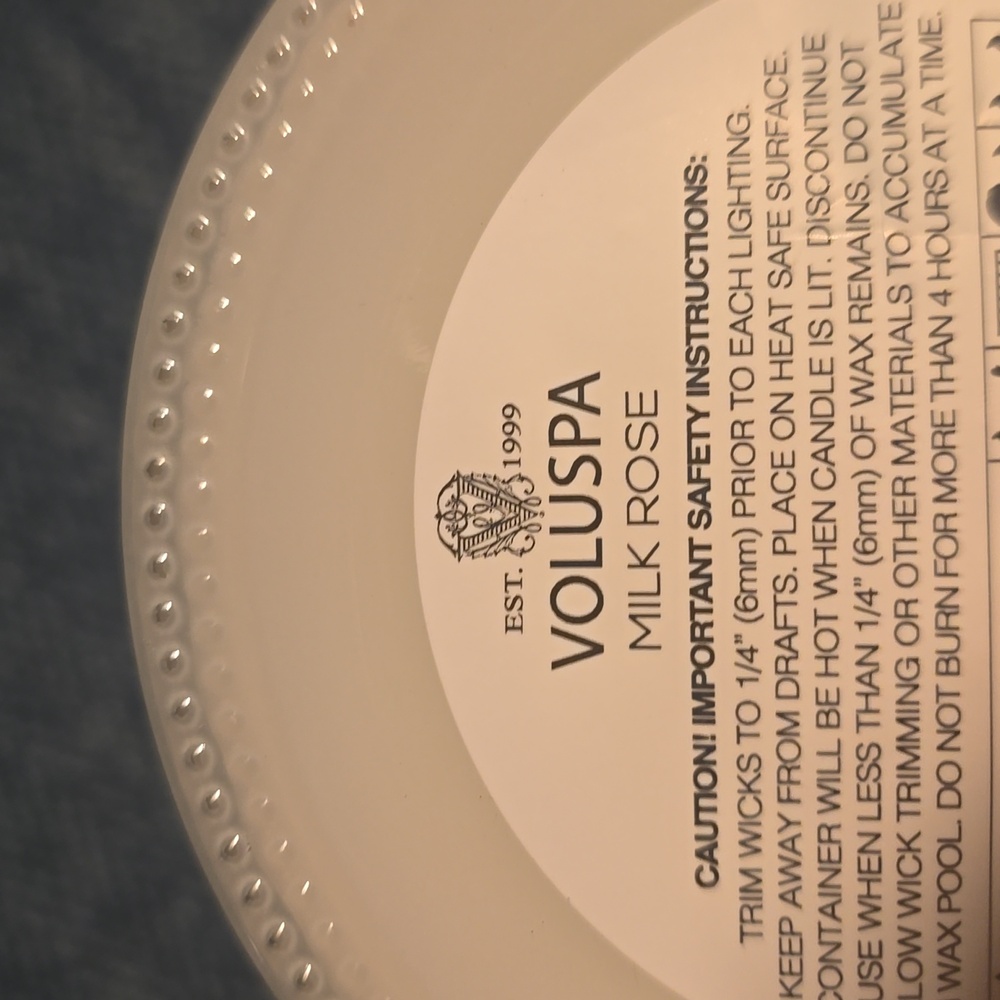 ♥️BUY 2 GET 1 FREE Voluspa Floral Milk Rose Glass Candle, Milk Rose, 45.00 USD - Picture 13 of 16